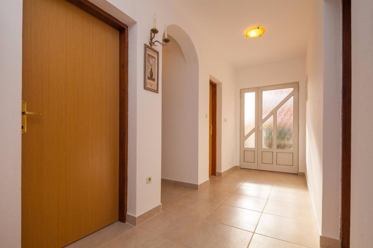 Spacious Apartment With Parking&Garden Marčana المظهر الخارجي الصورة